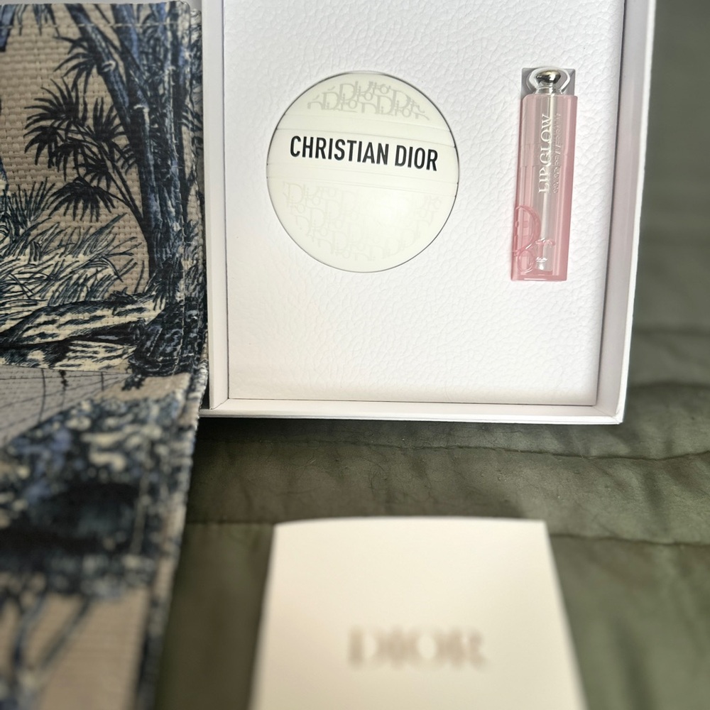 đ CHRISTIAN DIOR Ltd Ed âAround the Worldâ Raffia Tote Bag w/ Lotion & Lip Balm - Picture 6 of 12
